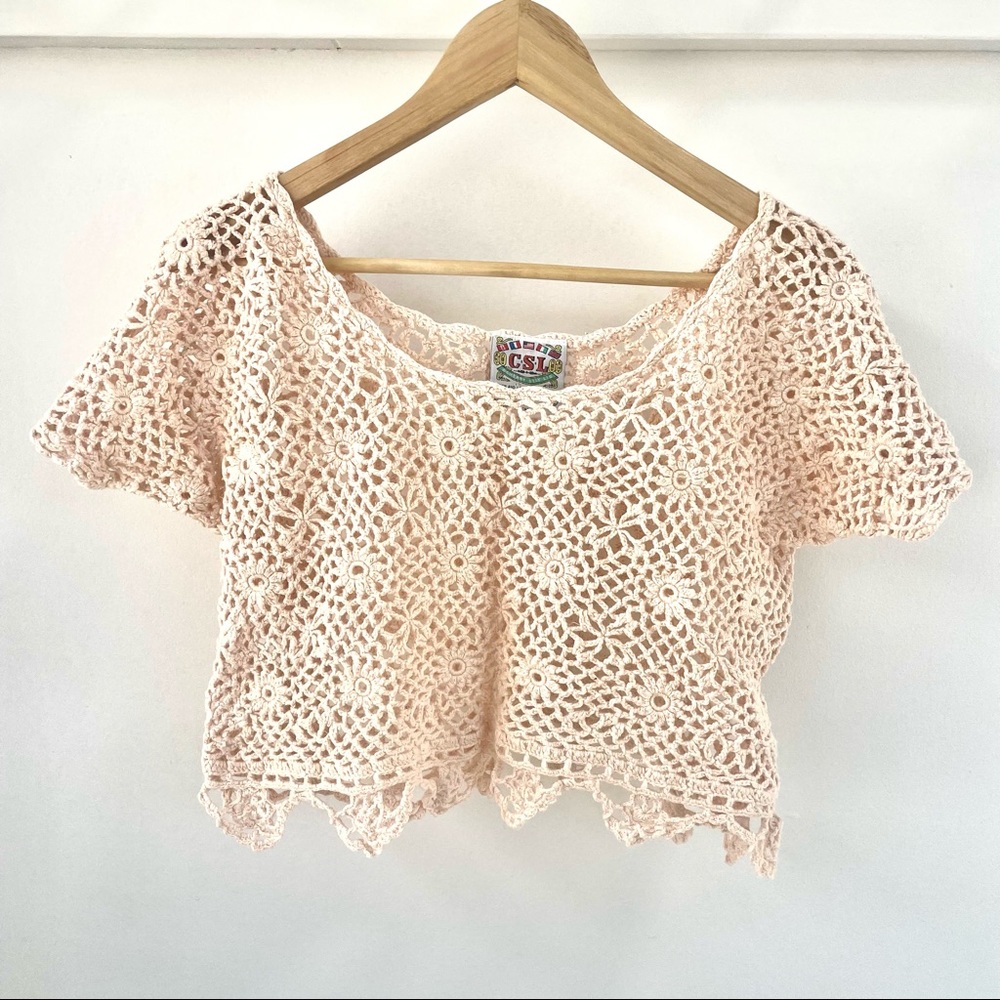 Sweet 90s Y2K cream crochet crop top lacey doilies floral